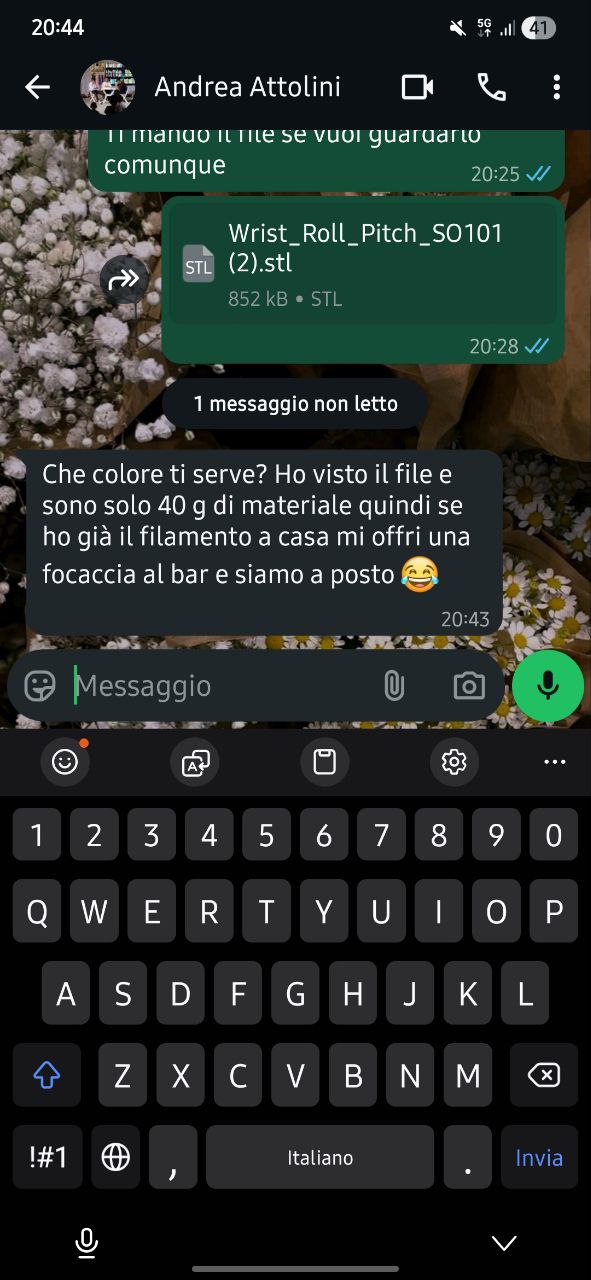 Screenshot di chat: stampa 3D del pezzo in cambio di una focaccia